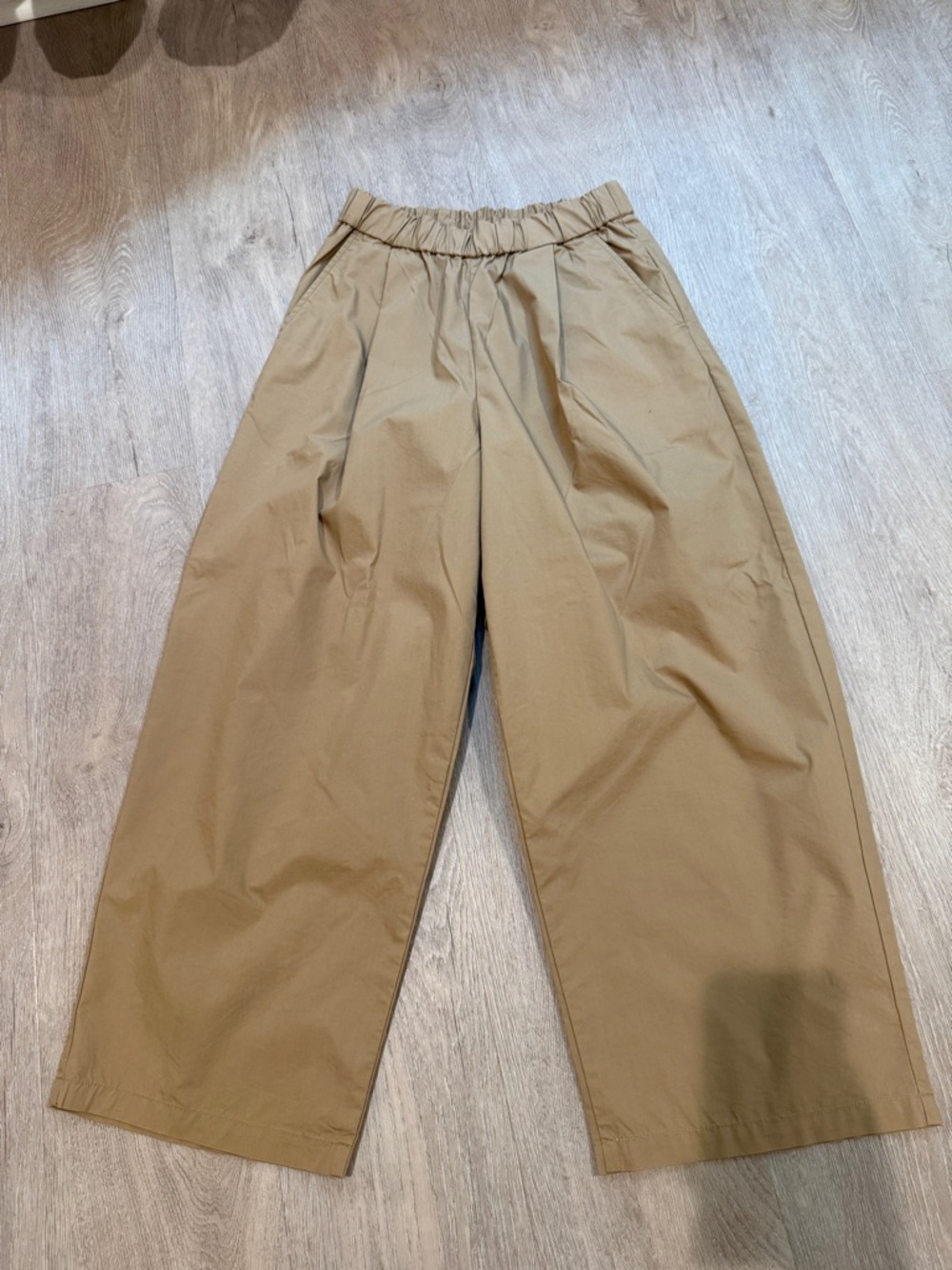 UNIQLO women Relaxed Wide-Leg Pants in Khaki
